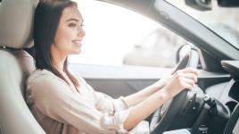 Šarm šoférky: Jak se cítit sebevědomě a bezpečně za volantem