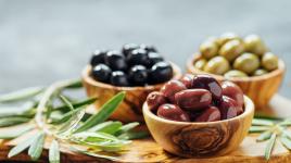 Proč jíst olivy: podpoří srdce a zlepší pleť i náladu