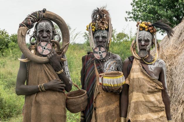 Etiopské ženy z kmene Surma