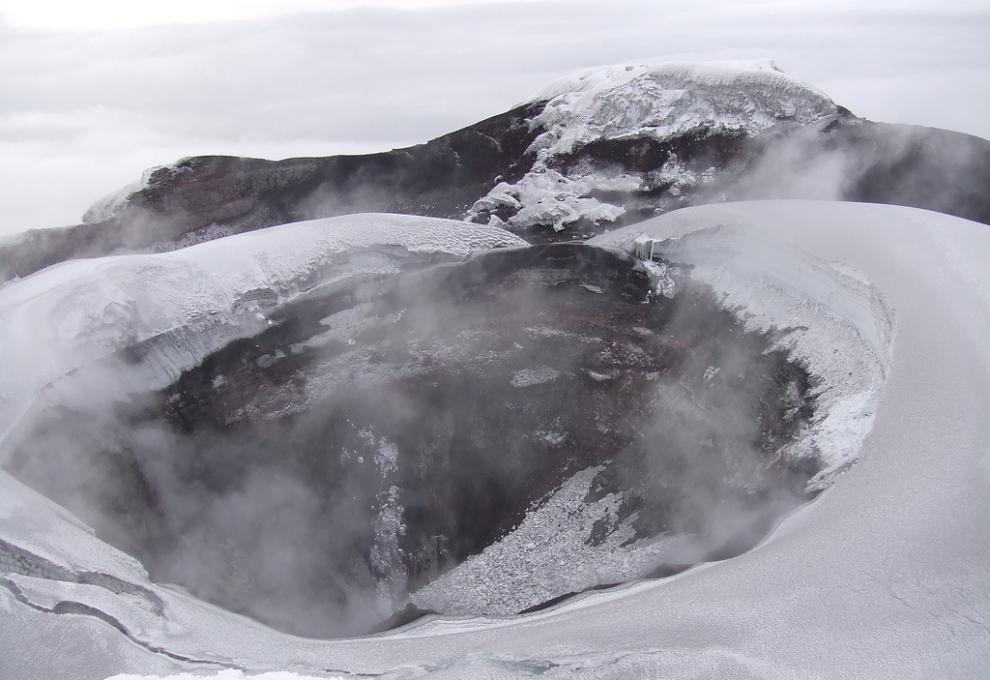 Zasněžený kráter Cotopaxi v Ekvádoru - Cestovinky.cz