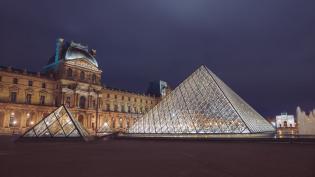 Louvre Paříž