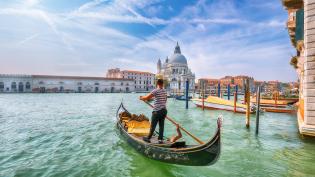 Benátky a gondola