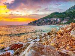 Pláže v Černé Hoře do dvou hodin letu