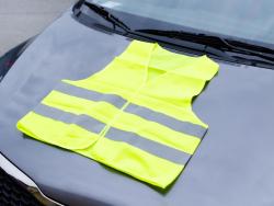 Reflexní vesta na autě