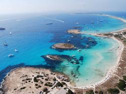 Playa de ses Illetes je nejoblíbenější evropskou pláží, Baleárské ostrovy. - Cestovinky.cz
