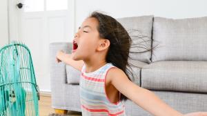 Jak v horku ochladit byt? Namočte závěsy, zmrazte prostěradla a správně větrejte Jak v horku ochladit byt? Namočte závěsy, zmrazte prostěradla a správně větrejte