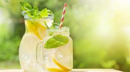 Domácí limonády: Povznes letní osvěžení na vyšší úroveň s našimi 5 tipy!