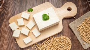 Tofu: zdravá pochoutka nejen pro vegany a vegetariány do salátů i koláčů