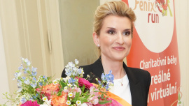Moderátorka Lenka Špillarová slavila narozeniny mezi urostlými svalovci. Gratuloval jí sám prezident