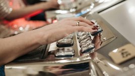 Jak bezpečně využívat online casino bonusy: Technologické tipy pro hráče