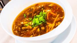 Pekingská polévka: recept na sladkokyselý i pikantní chuťový zážitek, který zahřeje tělo i duši