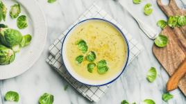 Vynikající polévka z kapustiček oživí jídelníček, dodá vitamíny a minerály a pohladí