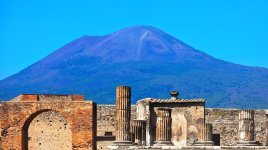 Nový technologický průlom umožňuje vědcům číst prastaré svitky z Pompejí