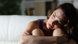 Když svět potemní. Poradíme, jak poznat sebevražedné myšlenky a co s nimi dělat