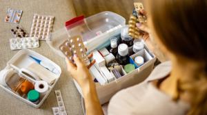 Víte, co s prošlými léky? Nepatří do záchodu ani do běžného koše!