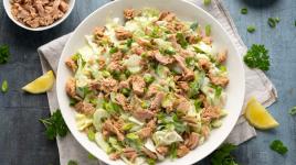 Tyhle rybí saláty zpestří tvůj jídelníček. Zkus tuňáka, pstruha i tresku!