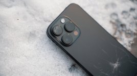 Spadl vám mobil či sluchátka do sněhu? Jak ho zachránit a kdy už je pozdě