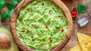 Tajemství dokonalého guacamole: Pečlivě dodržte základní recept a do ledničky jedině s peckou!