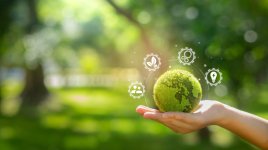 „Říkejte mi pokrytec,“ vzkazuje Gates. Emise uhlíku nejsou problém, chudoba ano