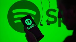 Spotify pod palbou: Platforma hostila stovky falešných podcastů