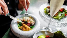 TOP 5 zážitkových restaurací v Praze: nabašti se ve středověku nebo s hlavou v oblacích