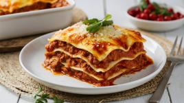 Epochální lasagne, ze kterých půjdeš do kolen. Zavalíš je masem, nebo dáš vege verzi?