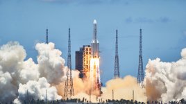 Čína řeší první velkou krizi na orbitě a vysílá nouzovou loď pro astronauty