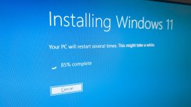 Windows 11 se po aktualizaci restartuje pořád dokola. Microsoft to teď objasnil