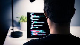 Malwarová lavina v kódu: Jak WhiteCobra zneužívá VSCode doplňky