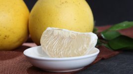 Pomelo už není jen ovoce: Jeho slupky mohou pohánět elektroniku