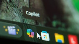 Windows 11 trpí na Copilot, který žere paměť. Uživatelé jsou velmi naštvaní