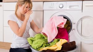 Co dělat, když vyprané prádlo nevoní? Vyrobte si domácí voňavý sprej nebo gel