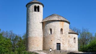 rotunda sv. Jiří a Vojtěch na Řípu