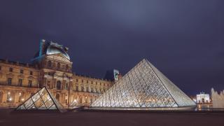 Louvre Paříž