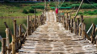 bambusový most v Kambodži
