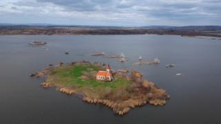 ostrovní kostel sv. Linharta