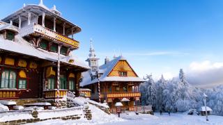 Barevné budovy na Pustevnách 