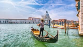 Benátky a gondola