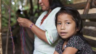 Malá holčička v Amazonii