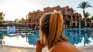 Bazén luxusního hotelu v Hurghadě