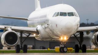 Detailní pohled na přední část letadla 