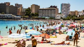 Magaluf v obklopení turistů
