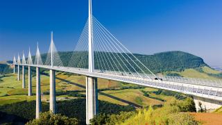 viadukt v Millau - Cestovinky.cz