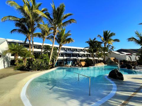 Bazén v tropické zahradě