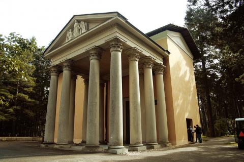 Kaple Znovuvzkříšení na hřbitově Skogskyrkogarden, jih Stockholmu ve Švédsku.  - Cestovinky.cz