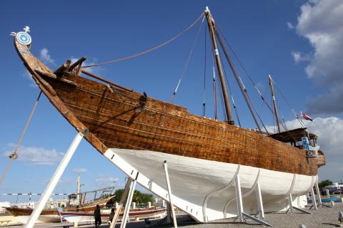 Dhow v městě Súr v severovýchodním Ománu. - Cestovinky.cz