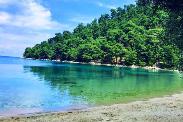 Pláž Vathi Cove na ostrově Thassos.