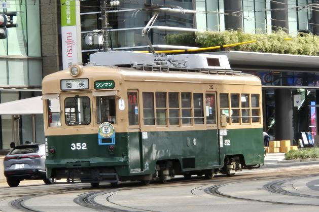 Tramvaj v rušném centru Hirošimy
