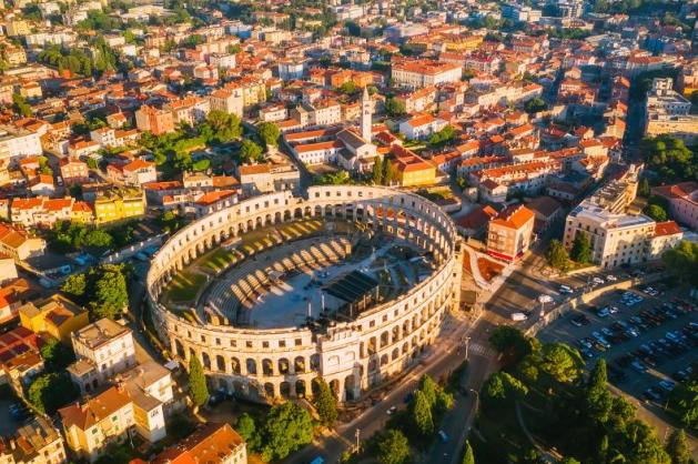 západ Chorvatska Pula