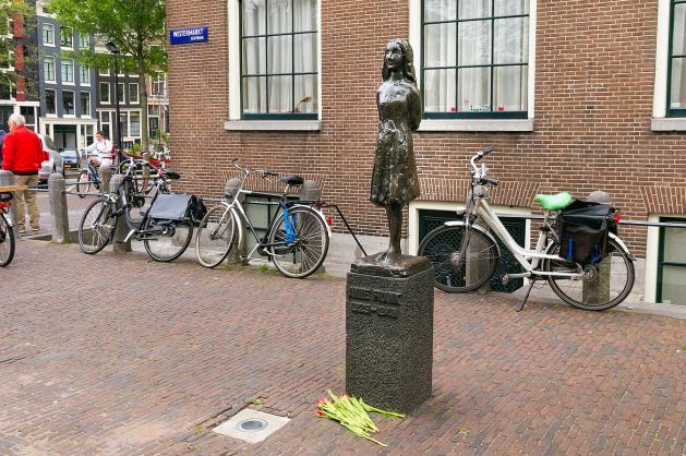 socha Anny Frankové